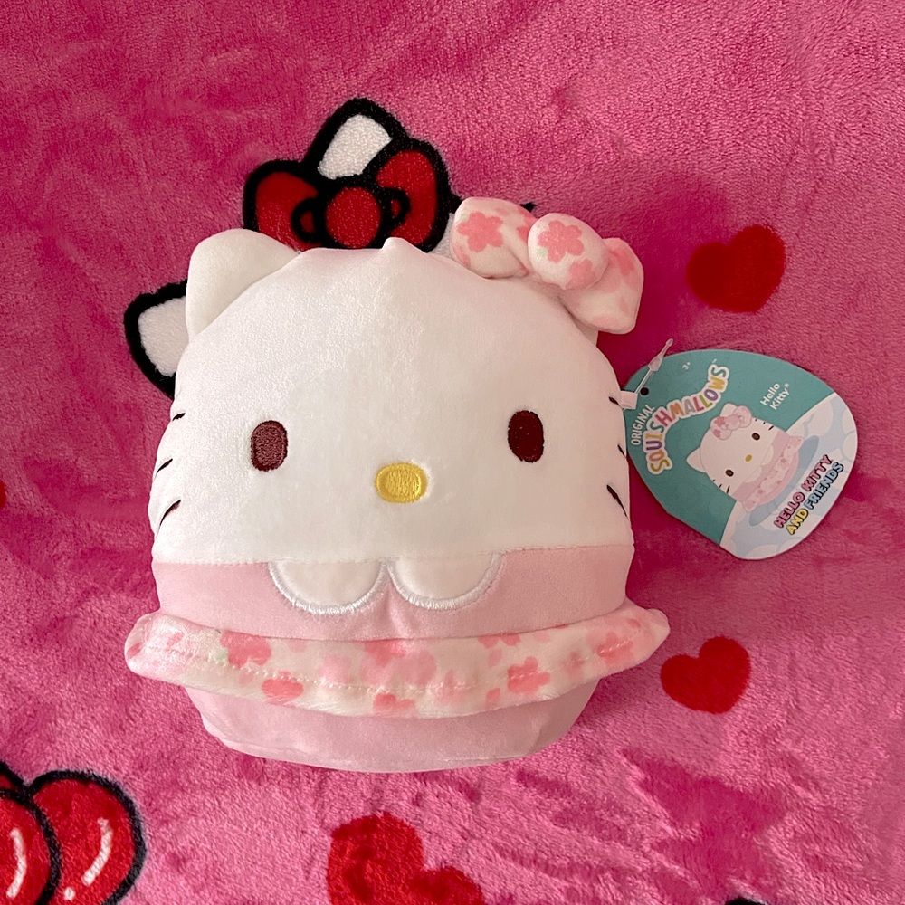 Hello Kitty Spring Floral Squishmallow NWT